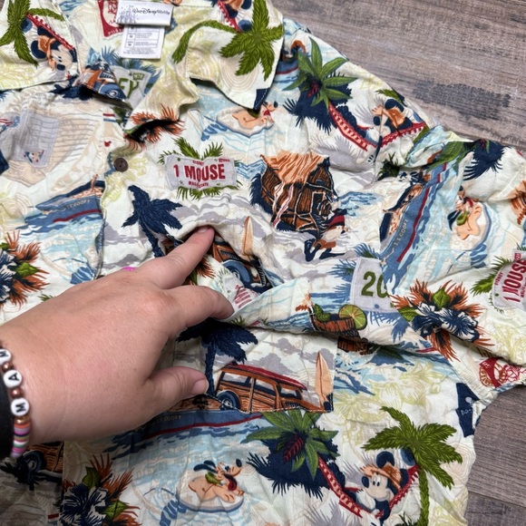 Walt Disney World Goofy Mickey Minnie Hawaiian Shirt - Picture 8 of 9